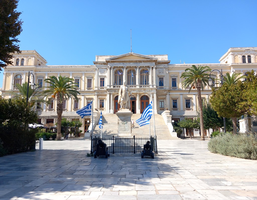 WHAT TO DO ON SYROS